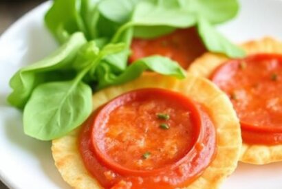 Thumbnail for Low-carb pepperoni pizza crisps