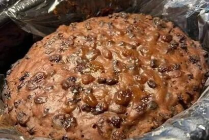 Thumbnail for 4-Ingredient Christmas Cake